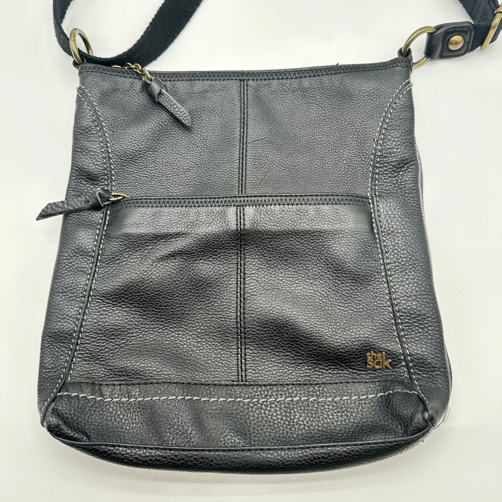 The Sak IRIS Black Pebbled Leather Geometric Crossbody Bag Zip Top Front Pocket